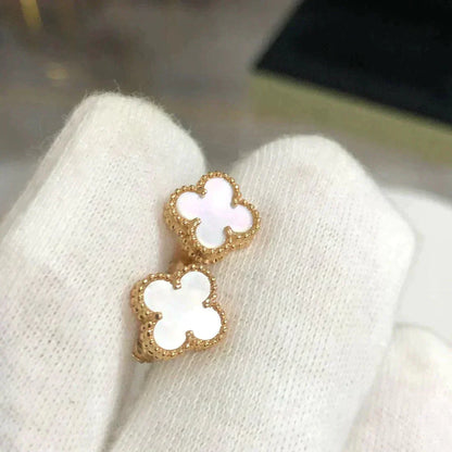 [AuraEcho]CLOVER MINI 9.5MM WHITE MOP EARRINGS