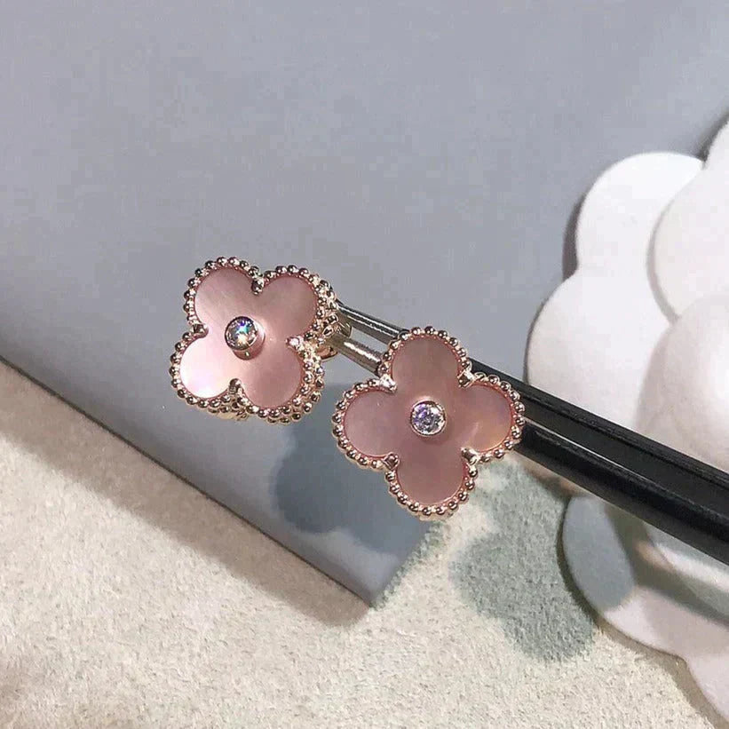[AuraEcho]CLOVER MEDIUM 1 MOTIFS  PINK MOP DIAMOND EARRINGS