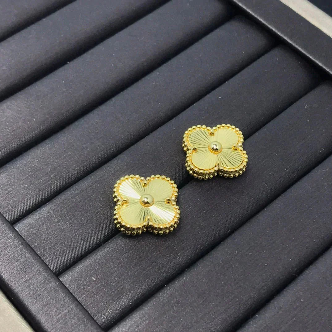 [AuraEcho]CLOVER MINI 9.5MM LASER EARRINGS