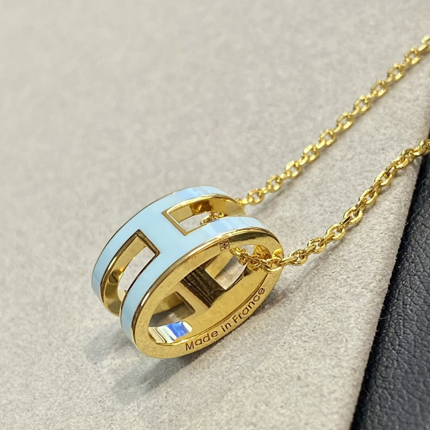[AuraEcho]POP H LIGHT BLUE NECKLACE