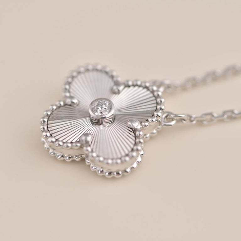 [AuraEcho]CLOVER  15MM DIAMOND LASER NECKLACE SILVER