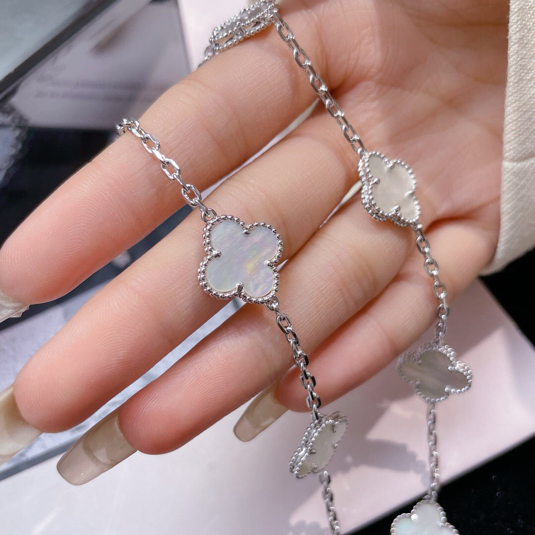 [AuraEcho]CLOVER 10 MOTIFS WHITE MOTHER OF PEARL NECKLACE