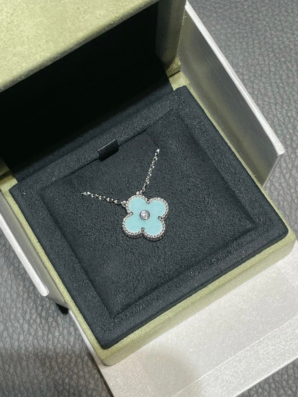 [AuraEcho]CLOVER 1 DIAMOND LIGHT BLUE SILVER NECKLACE