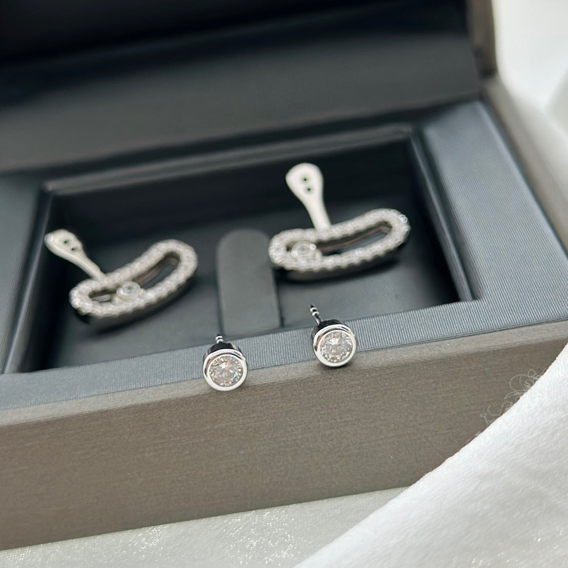 [AuraEcho]MOVE UNO SILVER DIAMOND EARRINGS