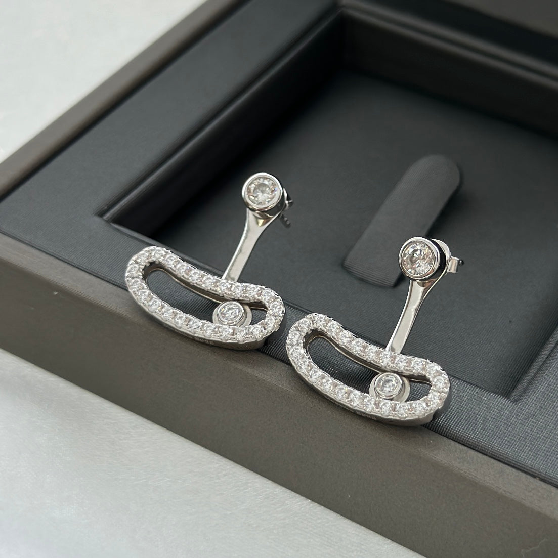 [AuraEcho]MOVE UNO SILVER DIAMOND EARRINGS
