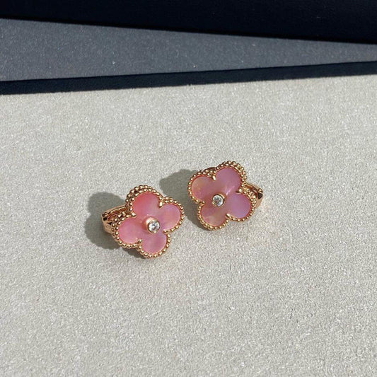 [AuraEcho]CLOVER MEDIUM 1 DIAMOND PINK EARRINGS