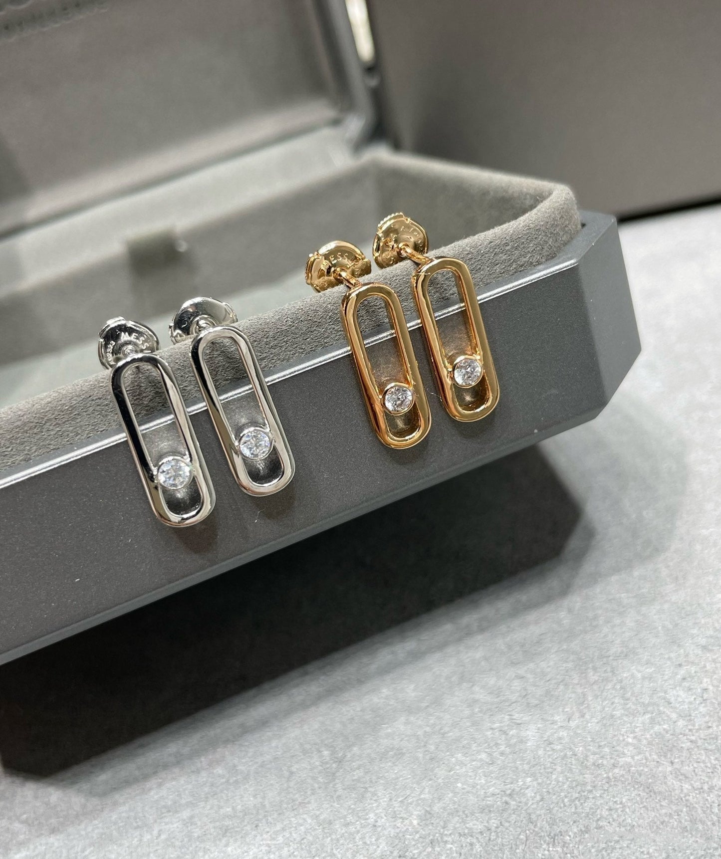 [AuraEcho]MOVE UNO SMALL 1 DIAMOND EARRINGS